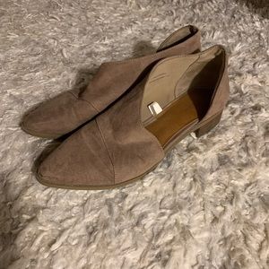 Universal Thread Shoes